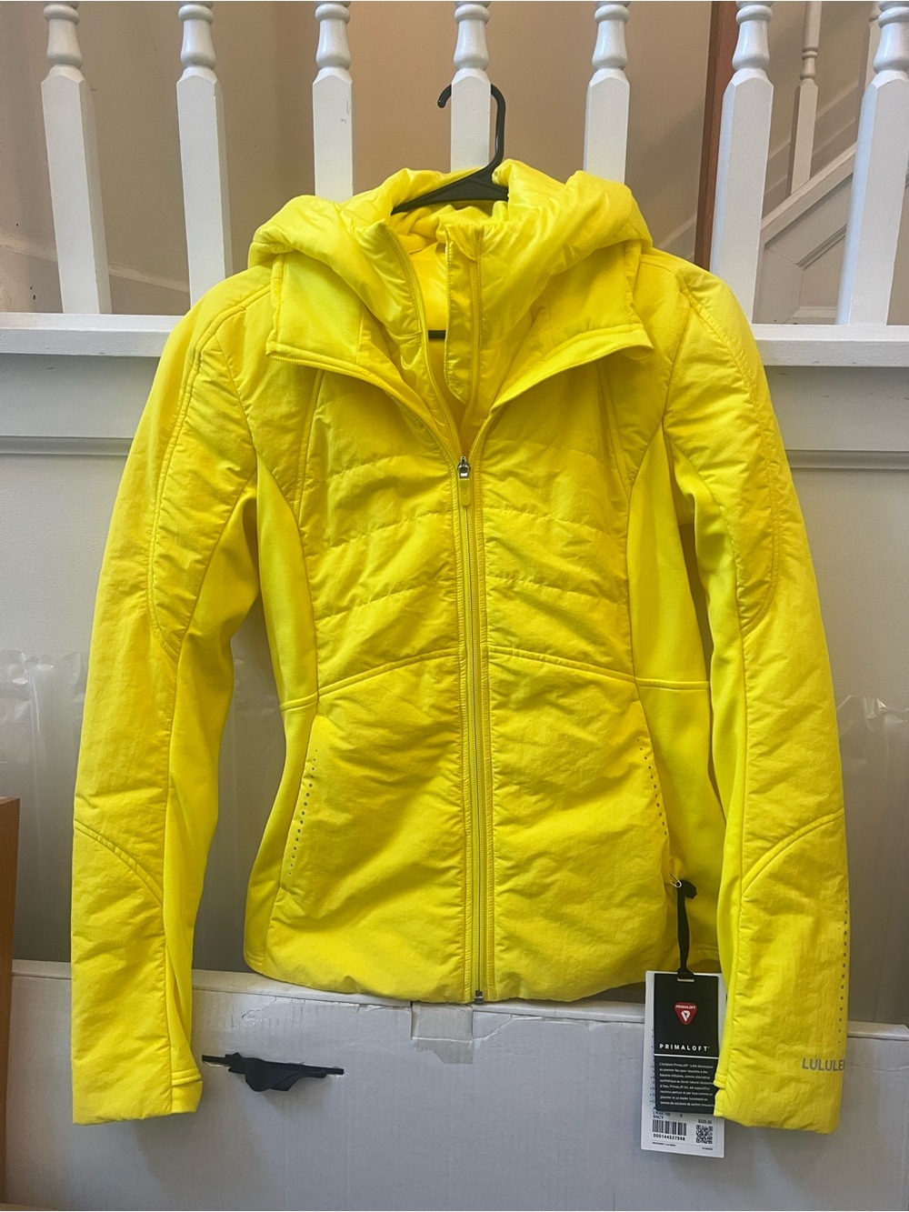 New Lululemon women's Another mile yellow jacket sz 8